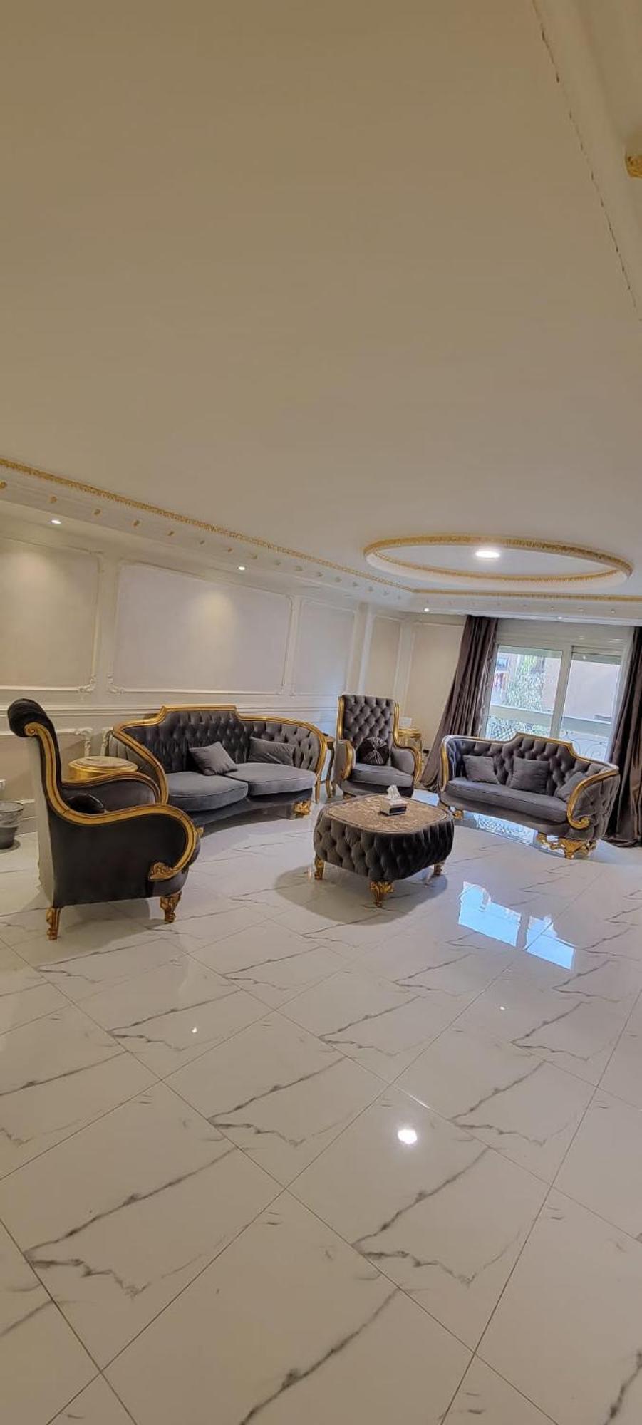 ايجار مساحة 220 متر الدقي Apartment