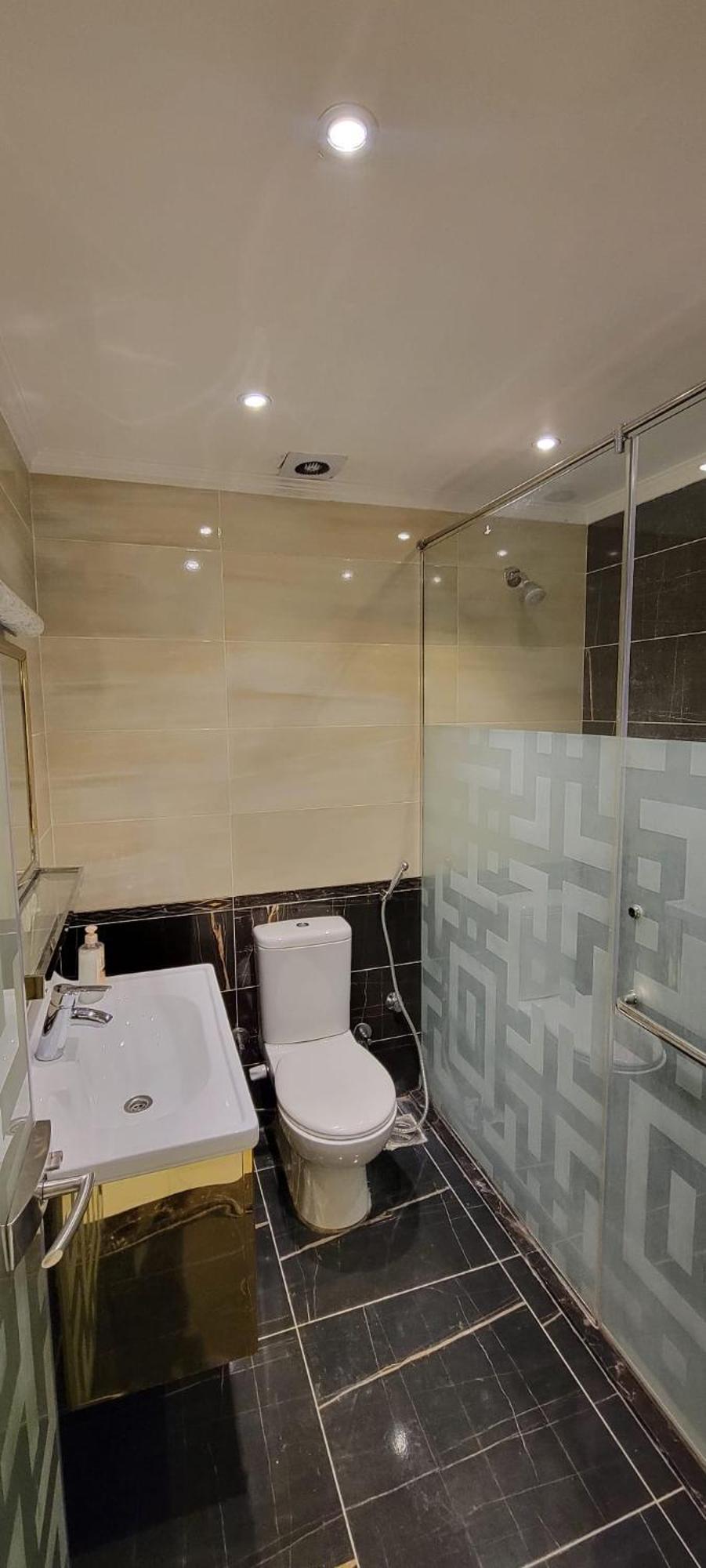 ايجار مساحة 220 متر الدقي Apartment